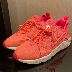 Nike Air Huarache. Women Size 9. Great condition.